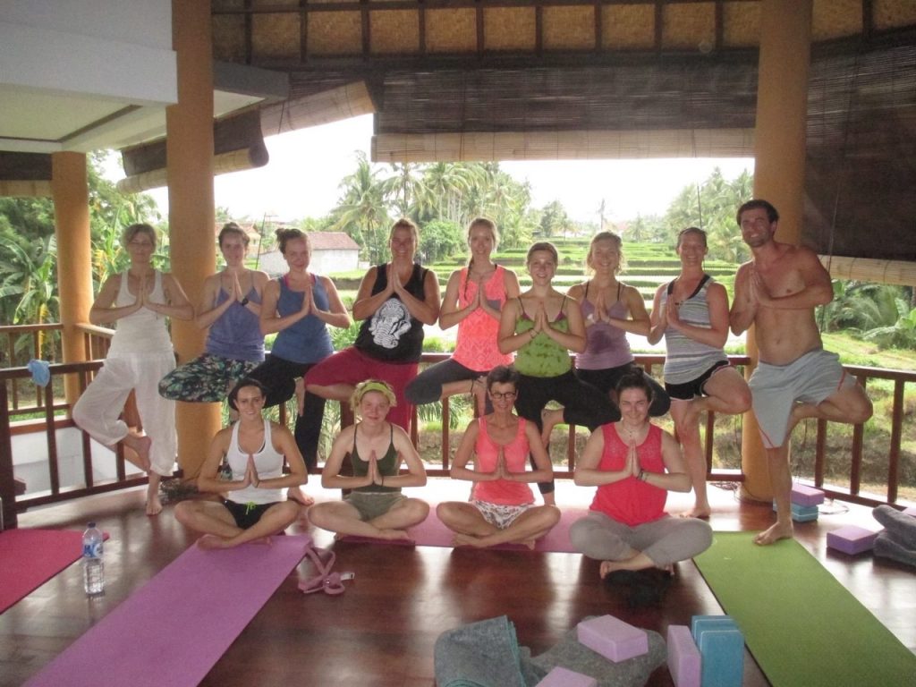 Yogagruppe auf Bali